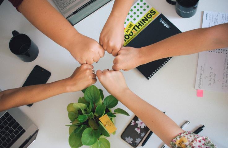 ESS, PTCE, Europe, coopération, territoire des mains en poing se rejoignent